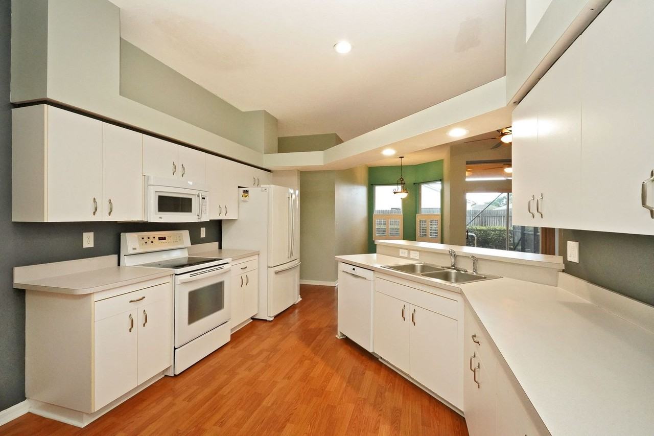 8056 Bracken Ln - Photo 3 of 19