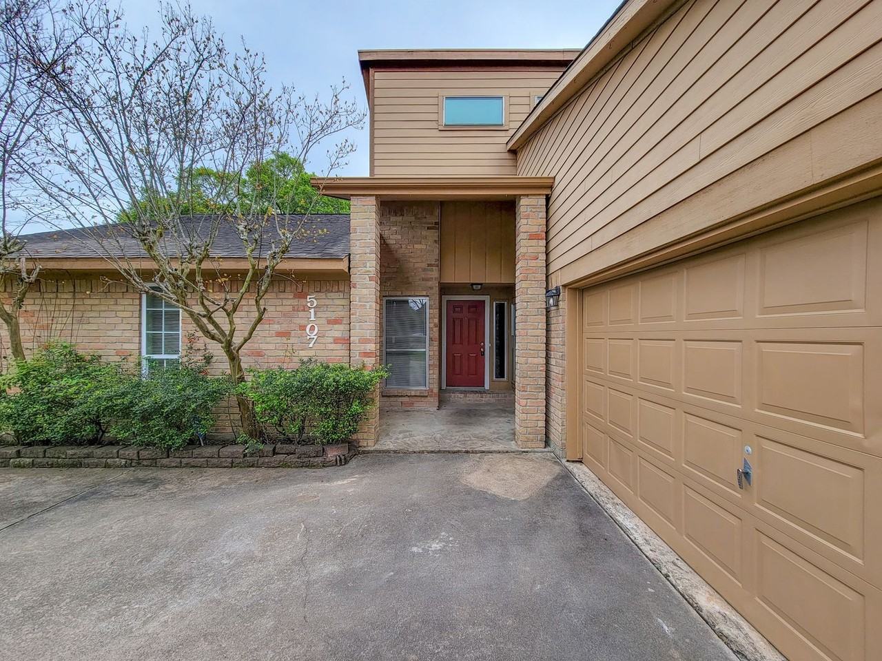 5107 Prairie Creek Dr - Photo 2 of 40