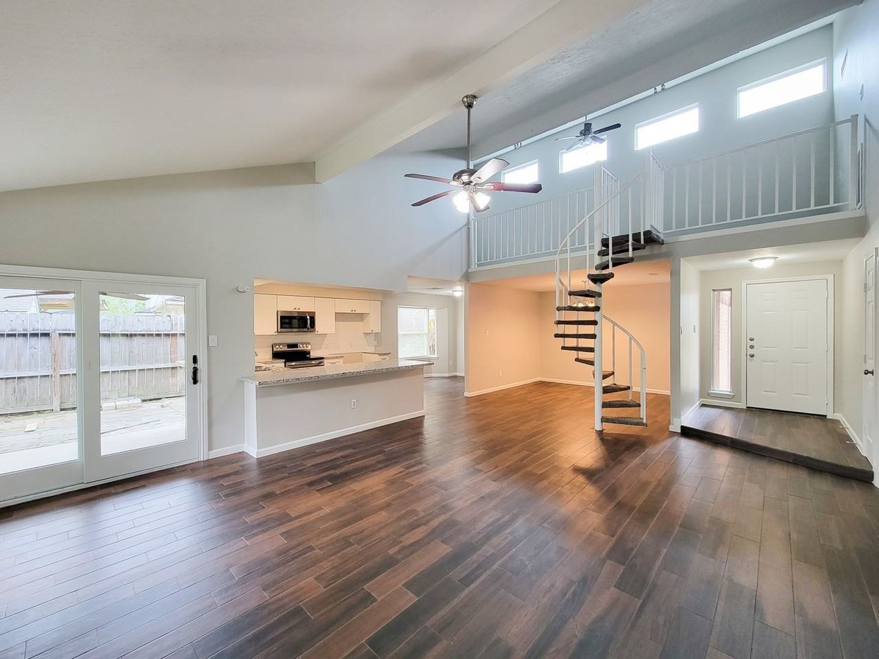 5107 Prairie Creek Dr - Photo 5 of 40