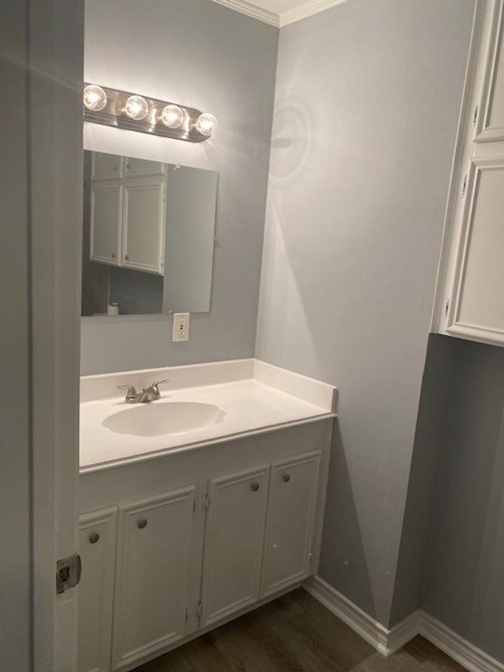 1102 Avenue C - Photo 2 of 7