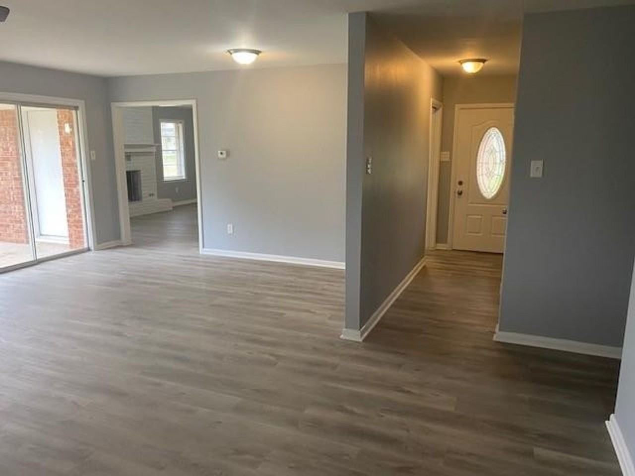 1102 Avenue C - Photo 4 of 7