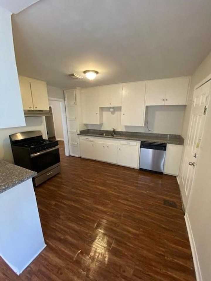 1422 Horatio St - Photo 3 of 14