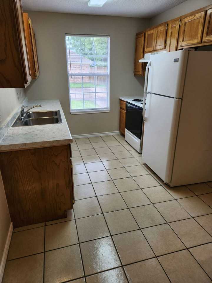 2 Bed/ 2 Bath Duplex in Nash - Photo 2 of 5