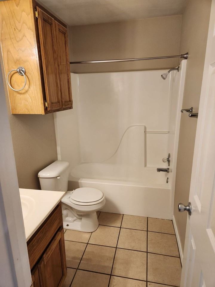 2 Bed/ 2 Bath Duplex in Nash - Photo 4 of 5