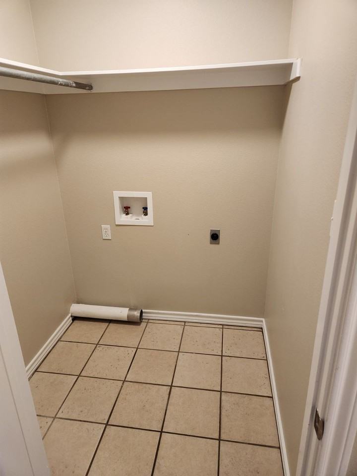 2 Bed/ 2 Bath Duplex in Nash - Photo 5 of 5
