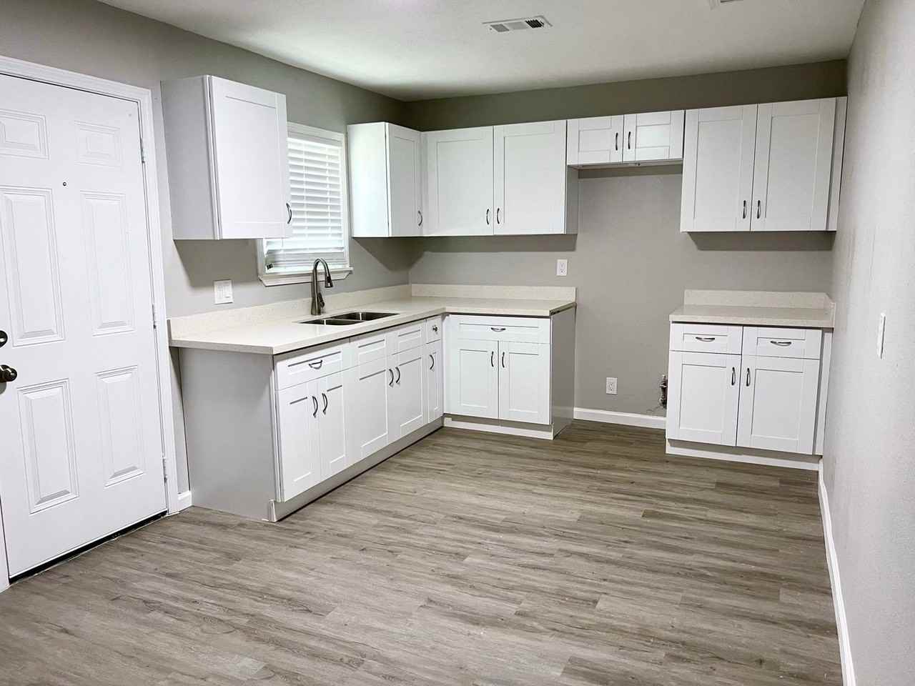 610 Garrett St - Photo 3 of 21