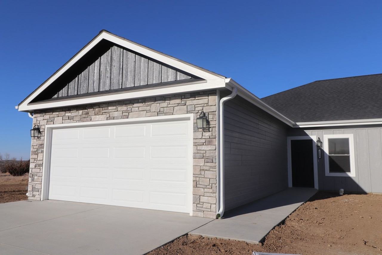 2226 Mallard Cir - Photo 2 of 15