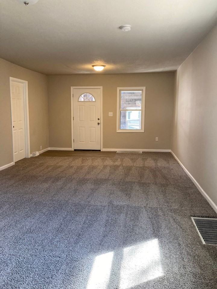 1423 Euclid Ave - Photo 2 of 10