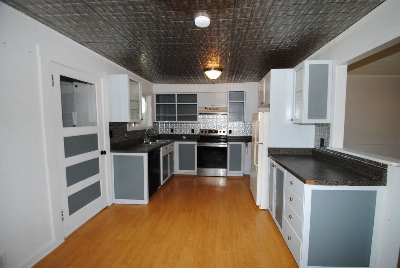 1506 3rd Ave - Photo 2 of 20