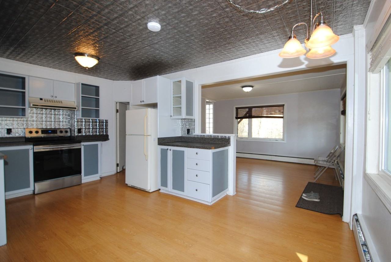 1506 3rd Ave - Photo 3 of 20