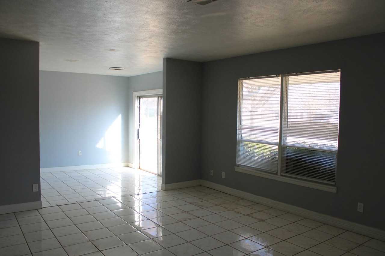 2902 Trigg St - Photo 3 of 13