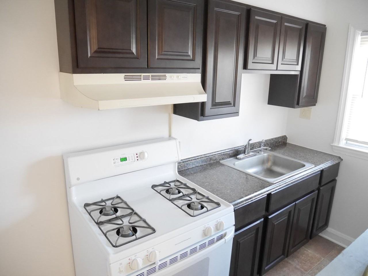 3614 Bellevale Ave - Photo 3 of 14