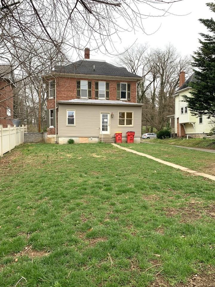 218 N Prince St - Photo 5 of 50
