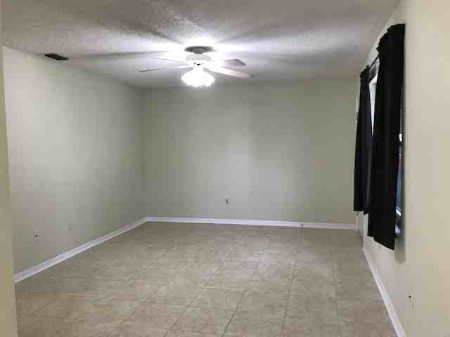 330 Webb St - Photo 3 of 15