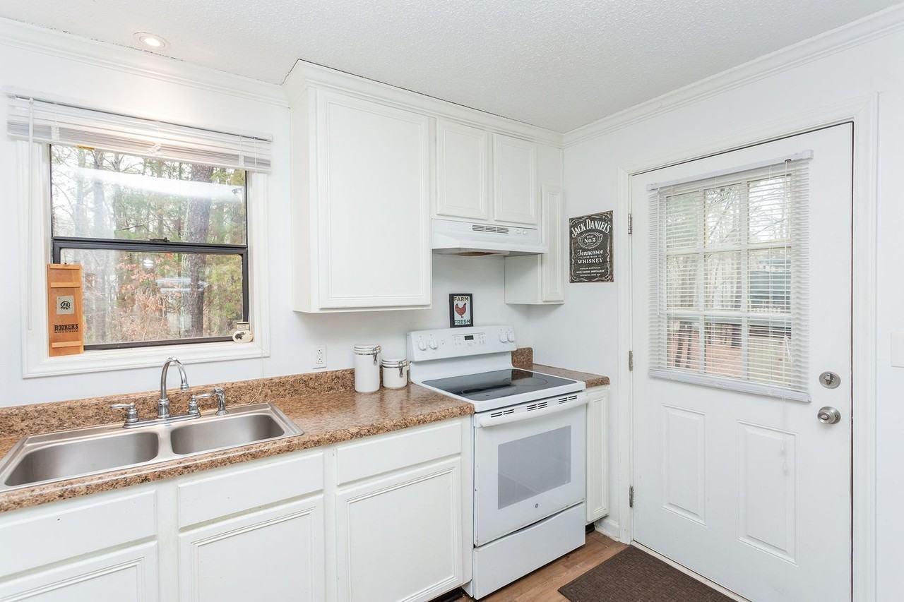 129 Forsyth Dr - Photo 6 of 19