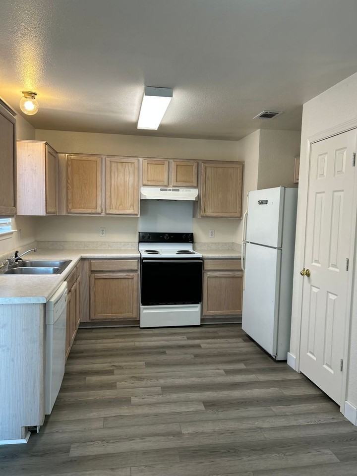 2203 Tracey Ann Ln - Photo 4 of 18