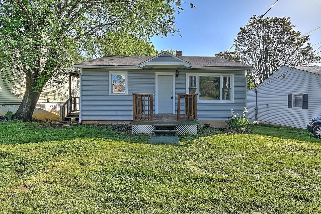 304 North Hardin Street - Photo 2 of 24