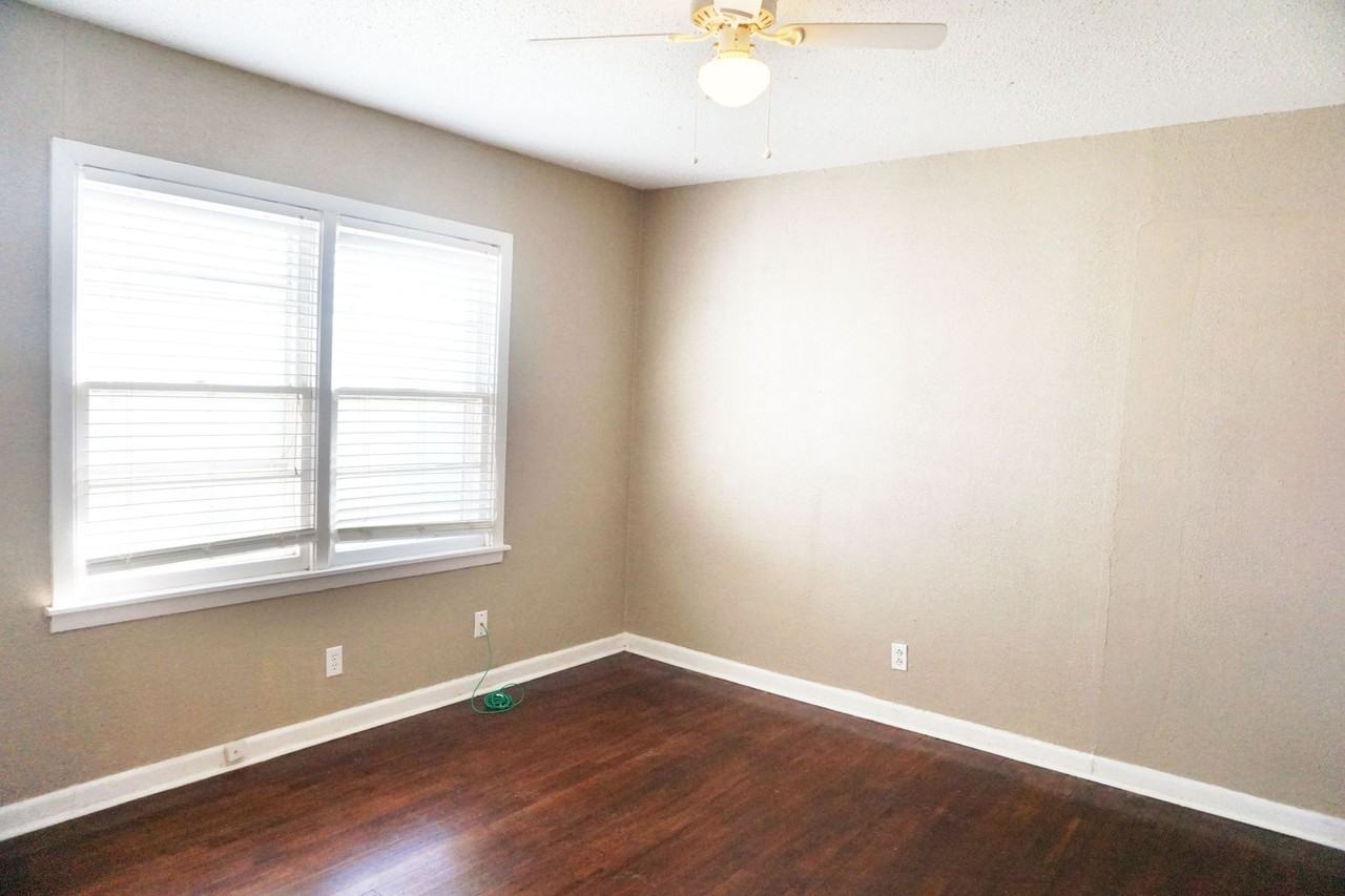 3801 32nd St - Photo 5 of 9