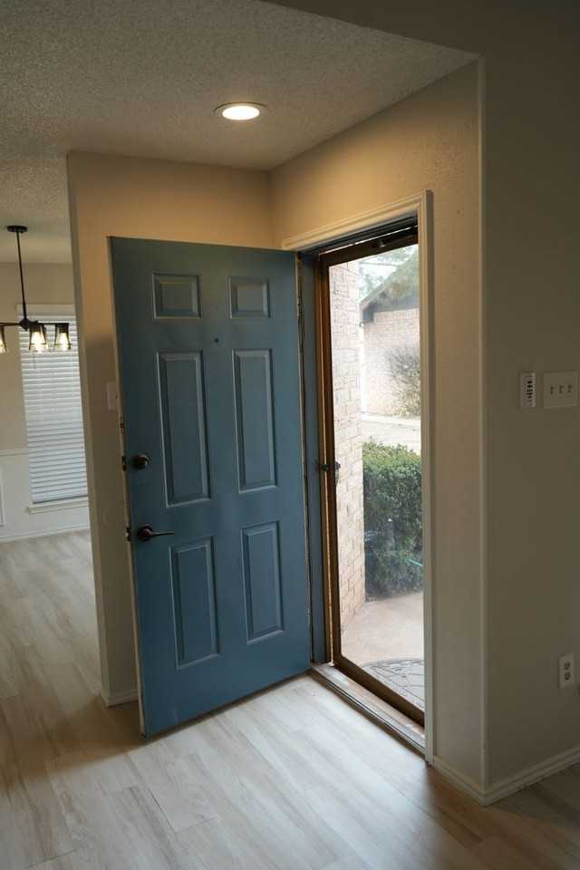 5544 93rd St - Photo 2 of 24