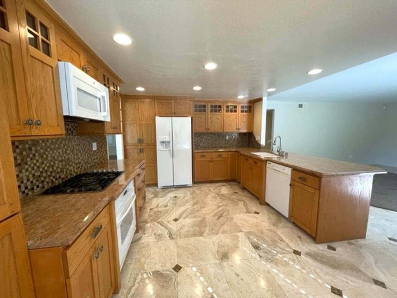 526 Trailridge Dr - Photo 2 of 25