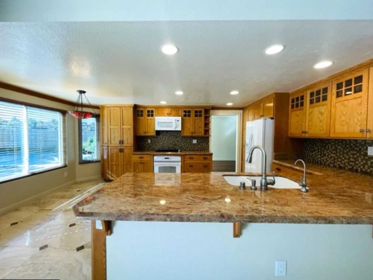 526 Trailridge Dr - Photo 3 of 25