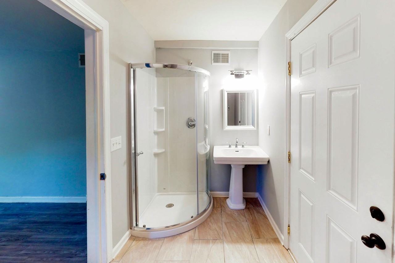 1523 W Robinhood Dr - Photo 2 of 16