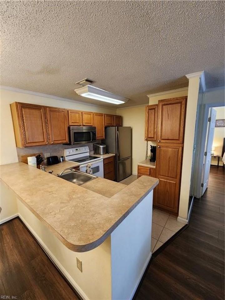 812 Drift Tide Dr - Photo 3 of 26