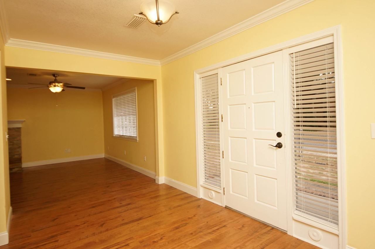 712 Powell Dr - Photo 3 of 44