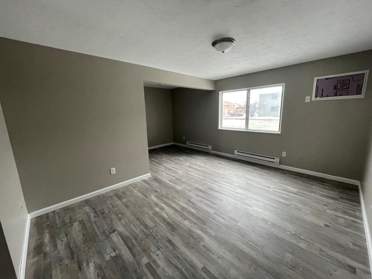 700 700 Bobtail Court - Upstairs 1 Bedroom - Photo 2 of 8