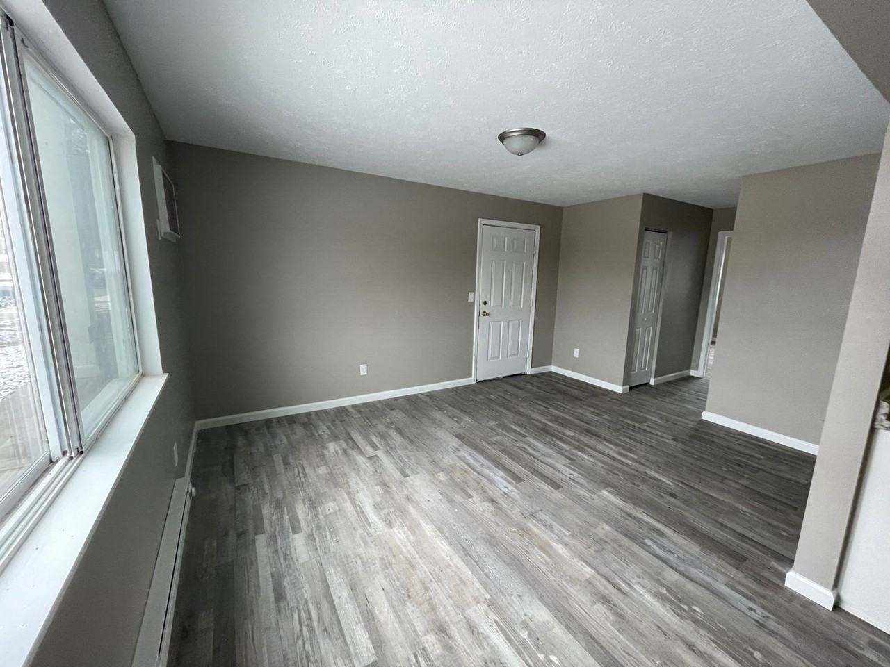 700 700 Bobtail Court - Upstairs 1 Bedroom - Photo 3 of 8