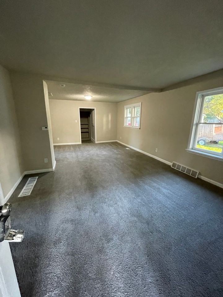 2707 51st St - Photo 3 of 10