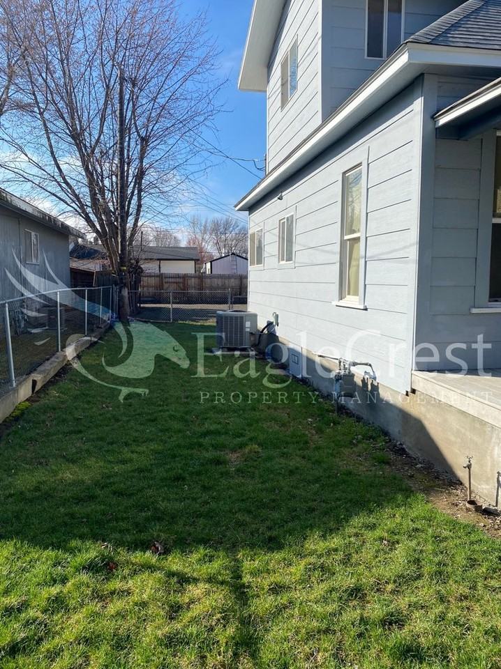 808 Edgewood St - Photo 2 of 21