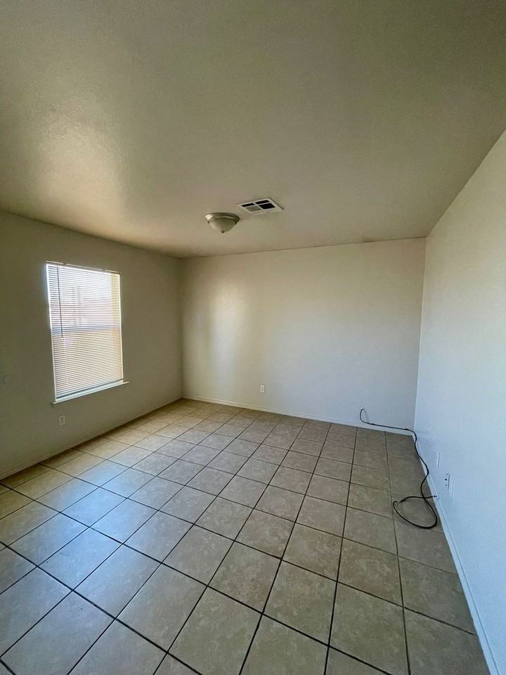 Taylor Ave 3720 - Photo 3 of 10