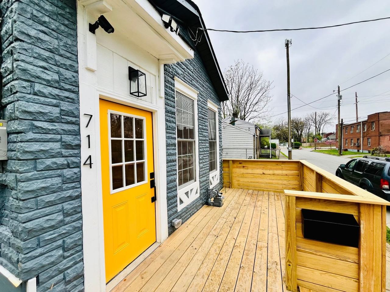 714 E Coke Aly - Photo 2 of 20