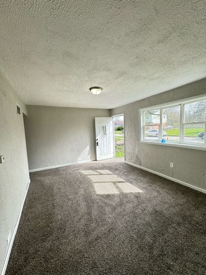 1621 N Olive St - Photo 3 of 9