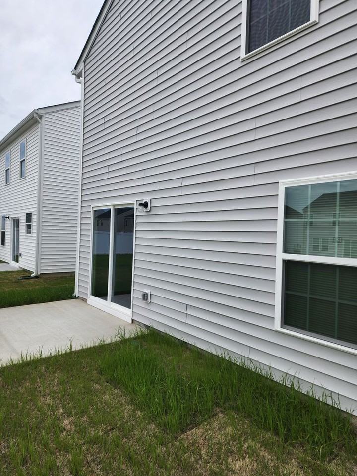 1196 Fowler Dr - Photo 3 of 30