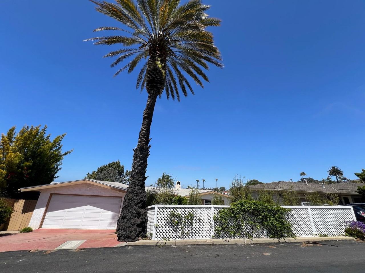 1130 Barcelona Dr - Photo 3 of 24