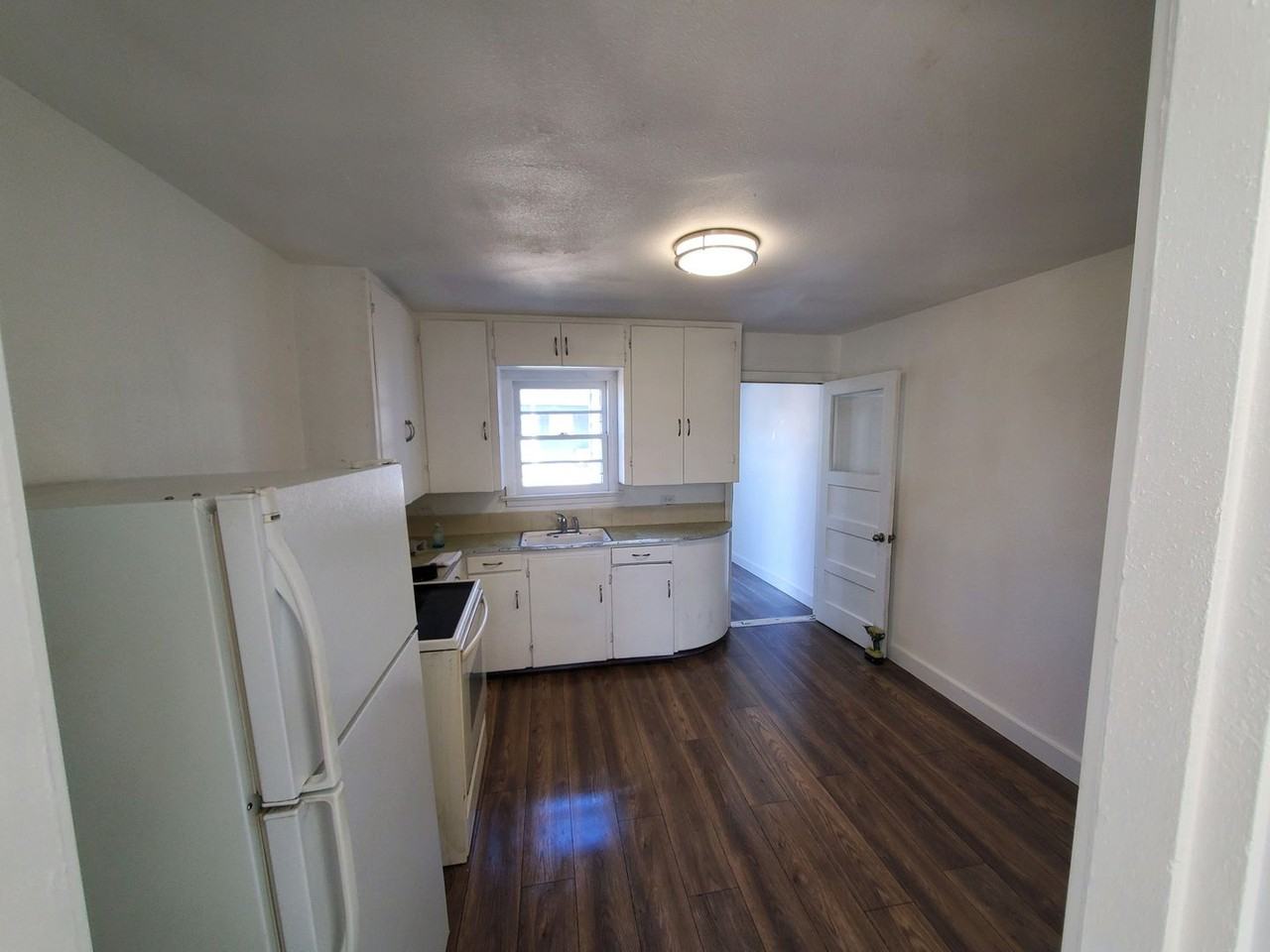 347 Ne 6th St - Photo 3 of 6