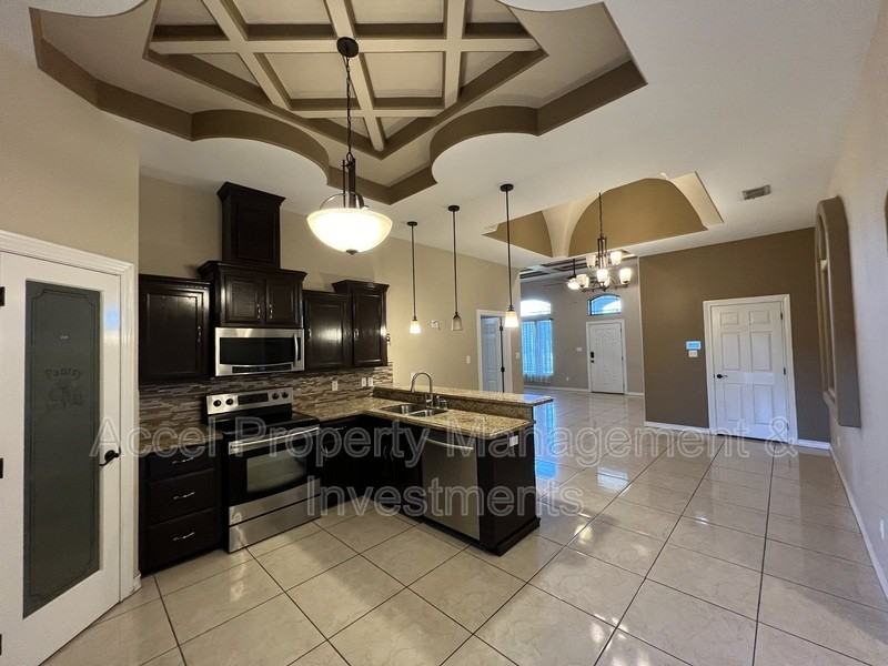 312 Kika De La Garza St - Photo 7 of 21