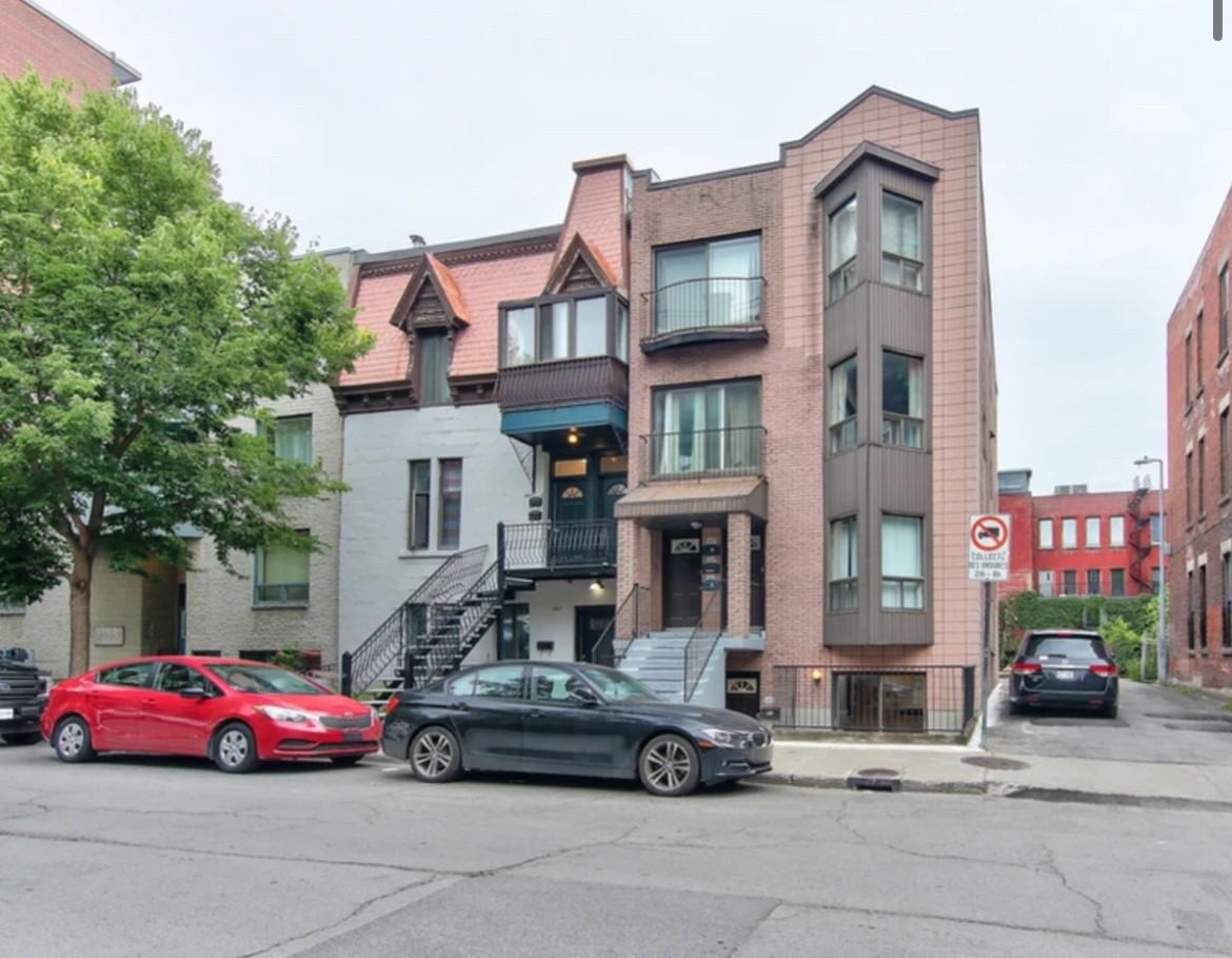 3413A Rue Hutchison - Photo 2 of 9