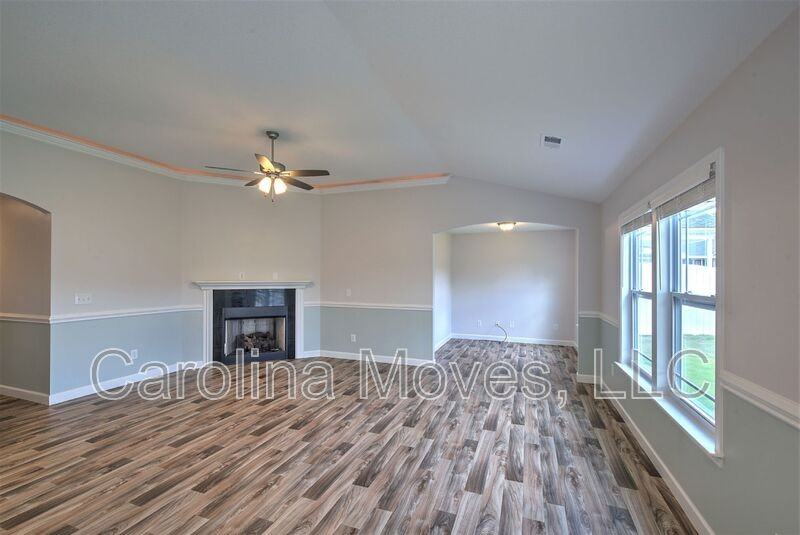 1303 Lindale Pl - Photo 4 of 23