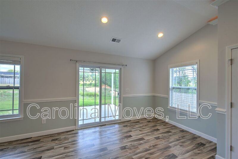 1303 Lindale Pl - Photo 6 of 23