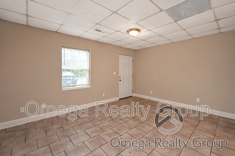 322 Percy St - Photo 4 of 18