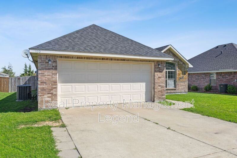 110 Magnolia St - Photo 3 of 27