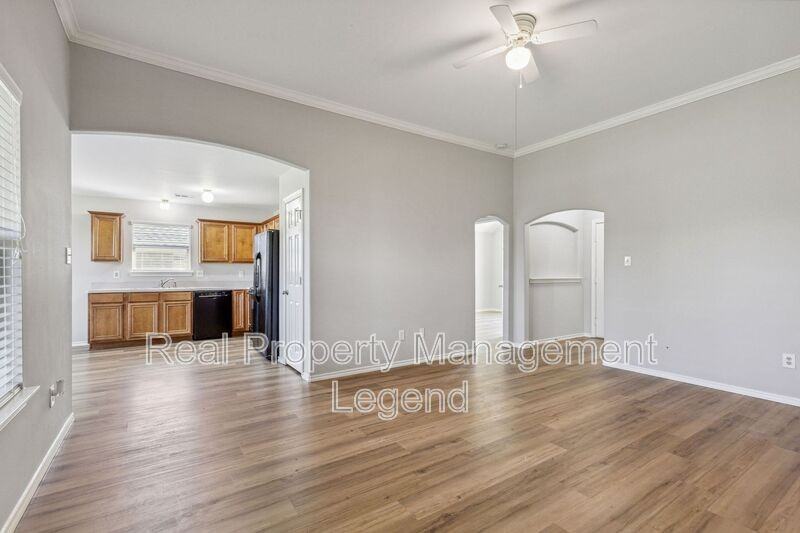 110 Magnolia St - Photo 6 of 27
