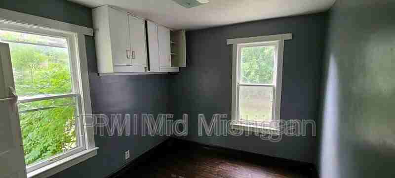 2108 Brooks St - Photo 2 of 11