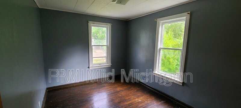 2108 Brooks St - Photo 3 of 11