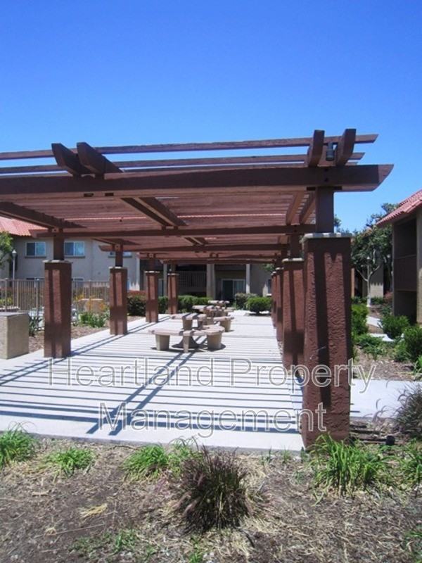 200 Chambers St #18 - Photo 4 of 5