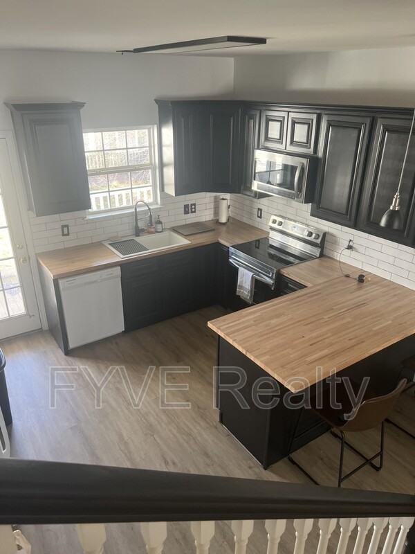 301 Station Trl - Photo 3 of 18