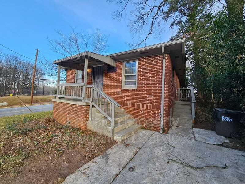 2036 Mcpherson Dr - Photo 3 of 19